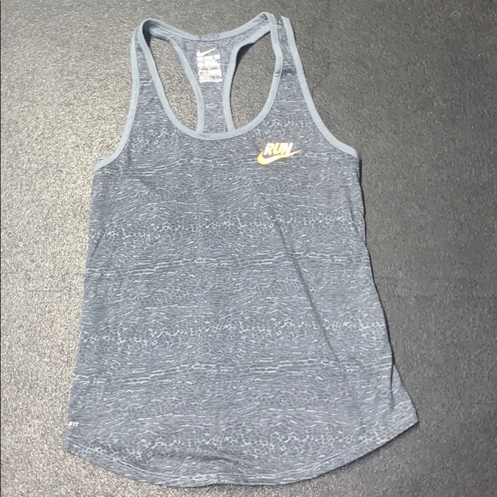 Women’s leopard Nike workout muscle tee